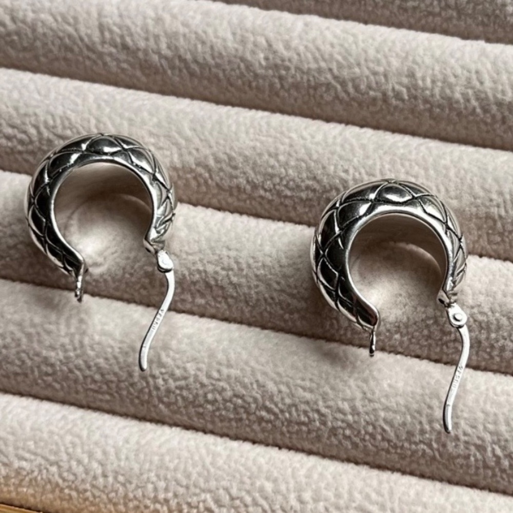 E003 | .925 Sterling Silver Quilted Chunky Hoops View 5